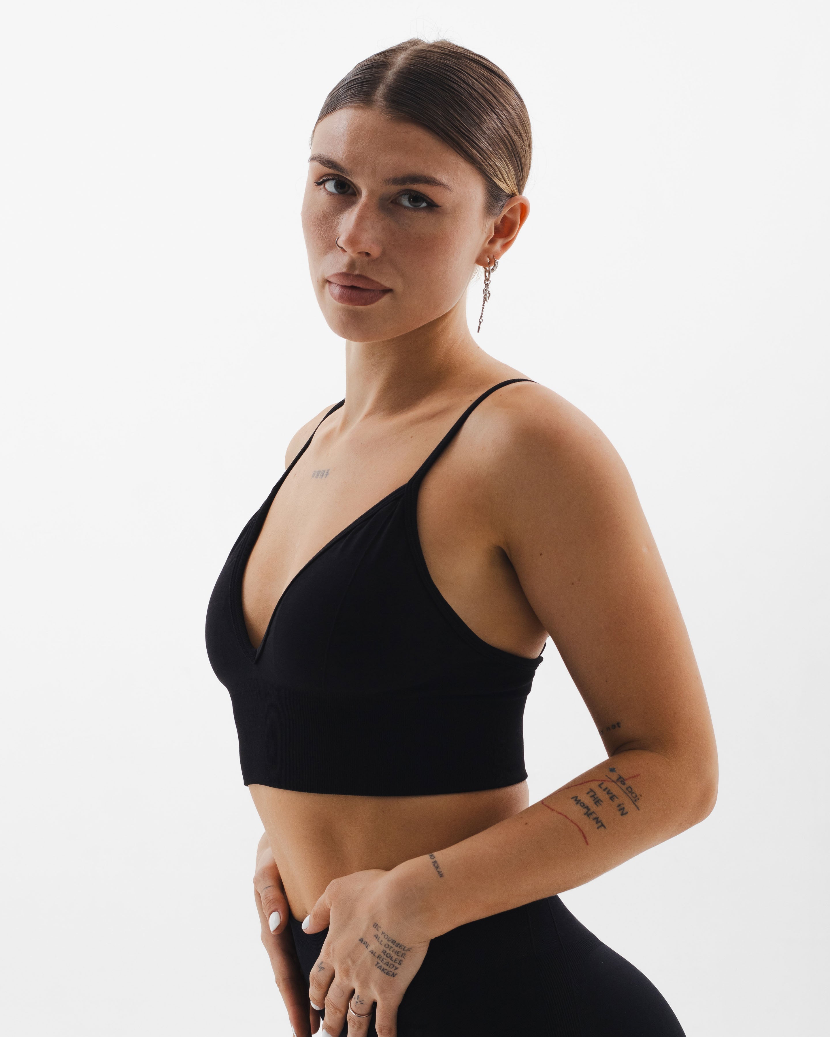 The V Sports Bra - Black
